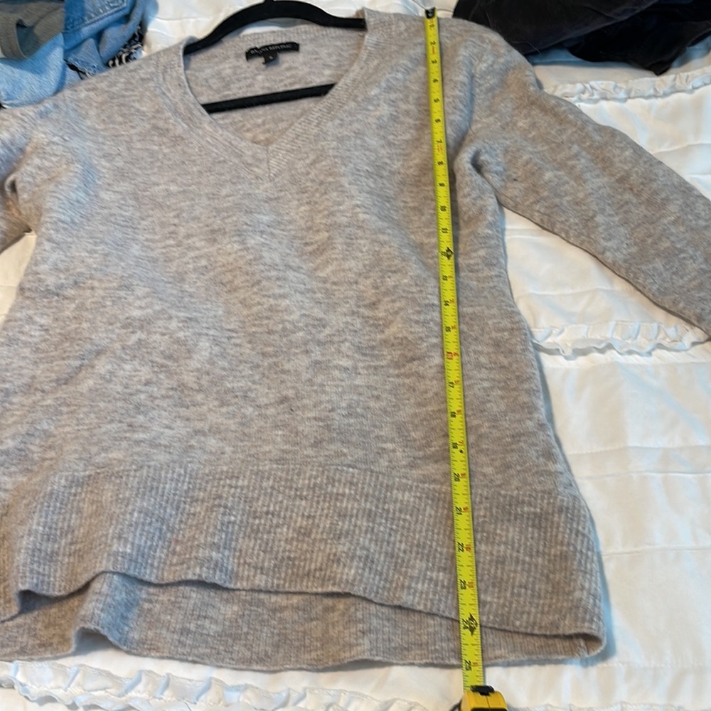 EUC Banana Republic sweater - size small - Picture 6 of 7